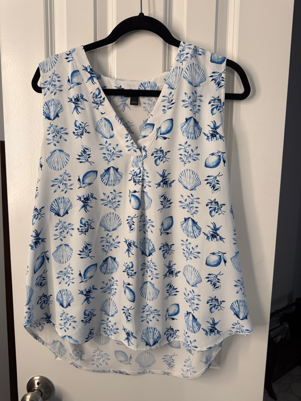 Ann Taylor White V-Neck Shell-Print Sleeveless Top - Blue